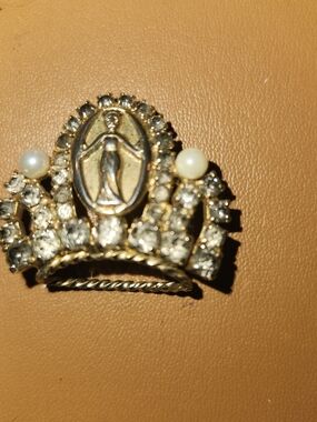 Vintage Gold-Tone Crystal Crown Brooch with Pearls